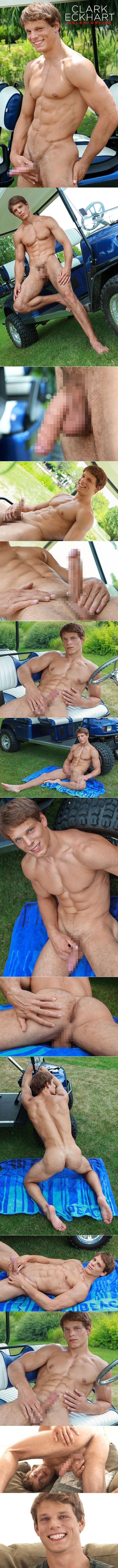 クラークエックハートの爽やかな笑顔が魅力的